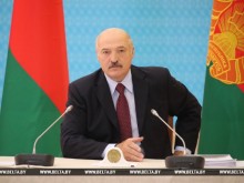 860 заразени и 13 починали от коронавирус в Беларус. Лукашенко: Няма проблеми!