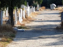 Данъчни удариха в земята майстор на надгробни плочи от Пловдивско