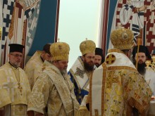 Анкета: Трябваше ли да затворят църквите за Цветница и Великден?