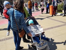 Варненци излязоха на протест: Искаме си Морската градина, слънцето и морето!