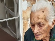 Община Асеновград поднесе подарък на столетницата Йордана Пейчева