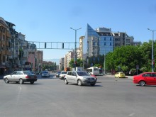 Обновяват маркировката по важна пловдивска улица, шофирайте внимателно