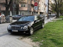Читател с доста цветущо определение за шофьора на този мерцедес
