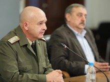 Мутафчийски каза кога ваксинациите на новородените и плановите операции ще бъдат възстановени