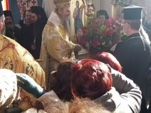Единствено България от своите съседи не е забранила достъпа до църквите