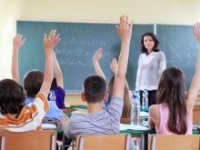 Дания смекчава мерките, отваря и част от училищата