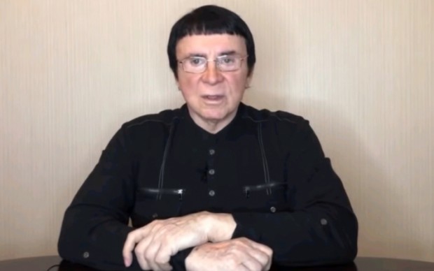 Сензационният лечител психотерапевт (или шарлатанин, както вие прецените) Анатолий Кашпировски