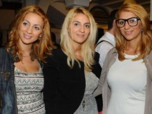 Тризначките изреваха от Лондон: Помощ, трябват ни пари!