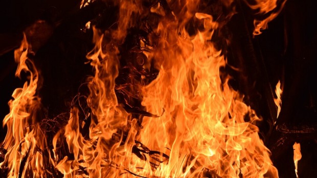 Волтова дъга предизвика пожар в цех на популярна фирма край