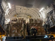 Пристигна първата пратка медицински материали от Китай