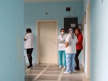 Българска болница се бори с коронавируса без апаратура и с лекари в пенсионна възраст
