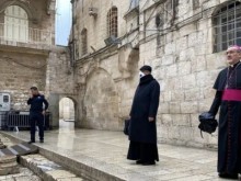 Благодатният огън се спусна над храма на Божи гроб
