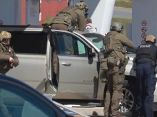Маниак се преоблече като полицай и уби най-малко 16 човека
