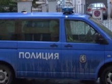 Полицаи с щателна проверка в дома на майката на Кристиан