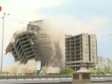 Вижте как взривиха един от символите на социализма в България