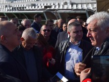Премиерът пришпори Локо и Ботев за стадионите