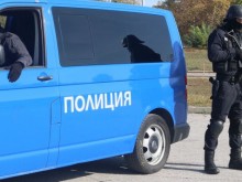 Полицаи на мотори арестуваха съмнителен тип в Пловдив