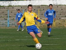 Камен Апостолов и Филип Чипчев подписаха със Спартак