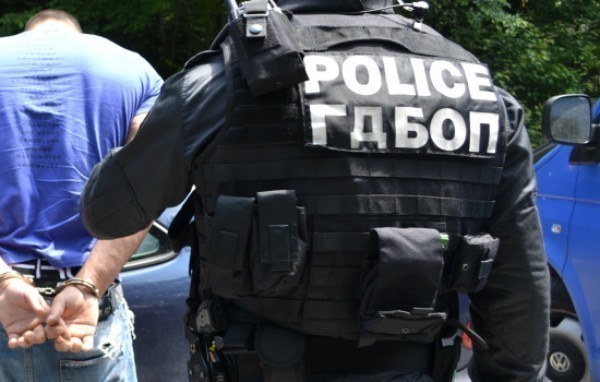 Двама мъже са били арестувани на граничен пункт Гюешево при