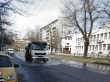 Миенето и дезинфекцията в Пловдив продължават и по празниците