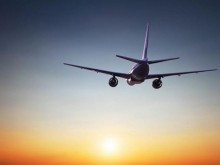 Хората призовават: Тежки санкции за болните, които се качват на самолет