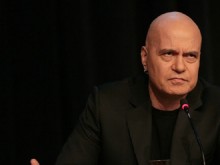 Слави: За Борисов си или тулуп, или мисирка