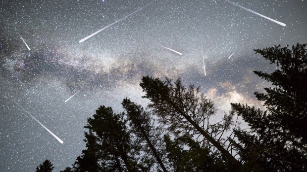 Предстои невероятен небесен спектакъл – пикът на метеорния поток Ета Аквариди