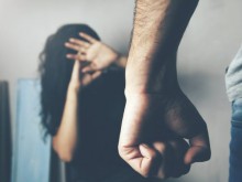 Пиян пловдивчанин с грозна изцепка към жена си и полицаите, дошли да я спасяват