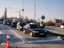 Работата на полицията по контрол на противоепидемичните мерки продължава и след падането на КПП-тата