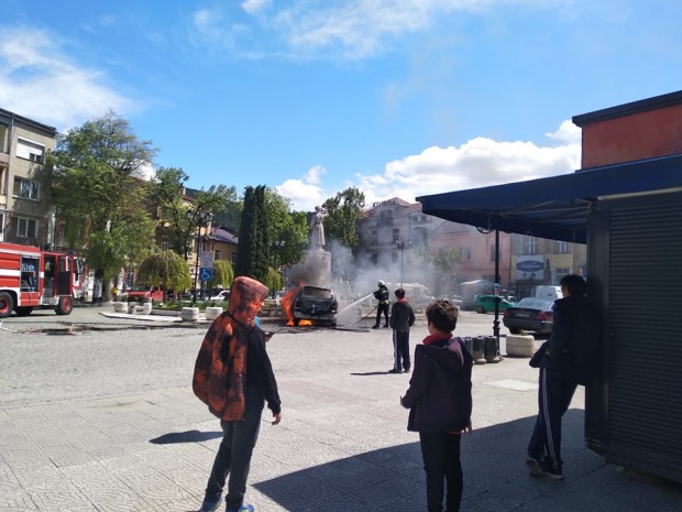 Читателка на Plovdiv24.bg: Кола изгоря като факла!