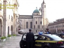 Влюбена българка подари 50 000 евро на измамник, представящ се за канадски военен