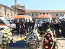 Силни аплодисменти и сирени в памет на починалата лекарка от Спешната помощ в София