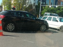 Два автомобила са с материални щети след поредната катастрофа в Пловдив