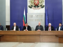 Експерт: Нормално е едно правителство в извънредна ситуация да се държи диктаторски