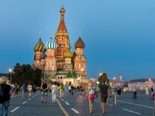 Въпреки множеството заразени Русия започва да отхлабва мерките