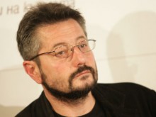 Мнение: Оказахме се недостойни хленчещи хора в тази пандемия. Душата отдавна умря