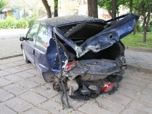 Коли, отрязани с нож отзад? Не! Това остана след изпълнението на пияното шофьорче в "Тракия"