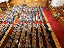 Парламентът създаде комисия, следяща разходите по COVID-19