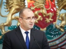 Радев: Българите излизат от състоянието на хипноза след създаването на паника