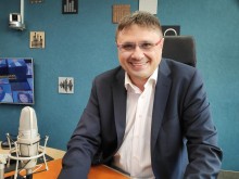 Мнение: Сега е време политиците да си останат вкъщи!