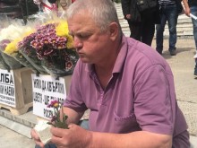 Цветари протестираха във Варна, похапнаха и цветя