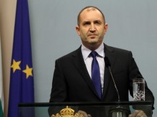 Политолог: Радев удари на камък няколко пъти
