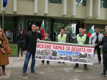 Приеха съдебно-техническа експертиза за парка зад хотел "Санкт Петербург"