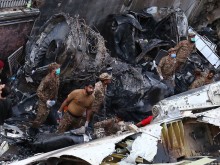 80 са жертвите на самолетната катастрофа в Пакистан