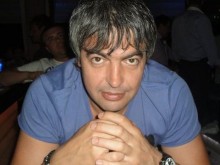 Собственик на известен пловдивски клуб изваден дрогиран от джипа си с белезници