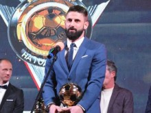 Футболист №1 на България ще зарадва малчуганите от родния си клуб