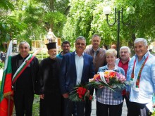 Кметът на община "Марица" поднесе цветя пред паметника на Христо Ботев във Войводиново