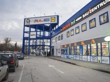 Крадците проникнали през покрива на G Center Plovdiv, свили пари в брой и техника