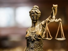 Изправят пред съда в Пловдив жена заради измама с къща за гости в Батак
