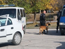 Пловдив не помни такъв екшън с два мерцедеса и БМВ, шофьор извади огнестрелно оръжие!